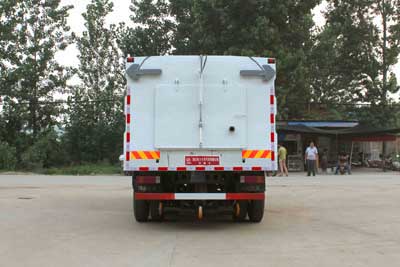 解放J6洗扫车