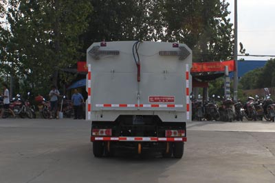 东风多利卡扫路车