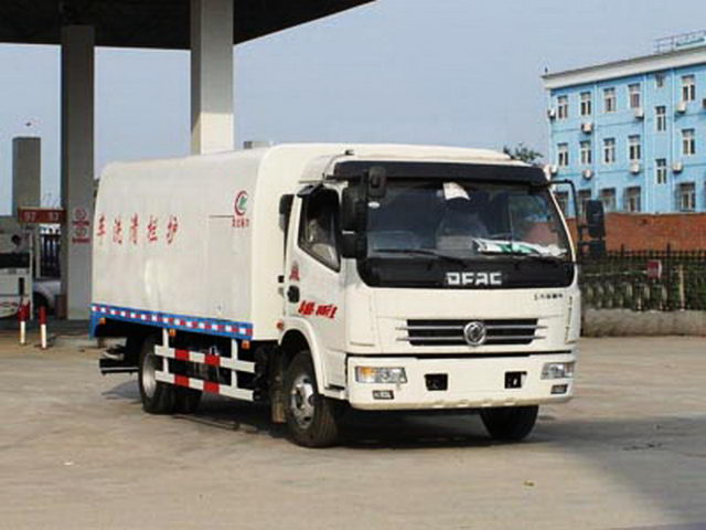 东风多利卡护栏清洗车