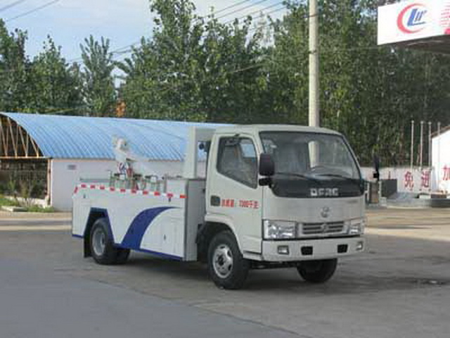 小多利卡拖吊连体清障车